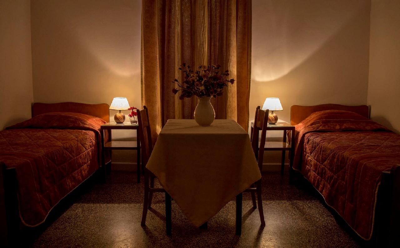 Hotel Oiti Loutra Ipatis Buitenkant foto