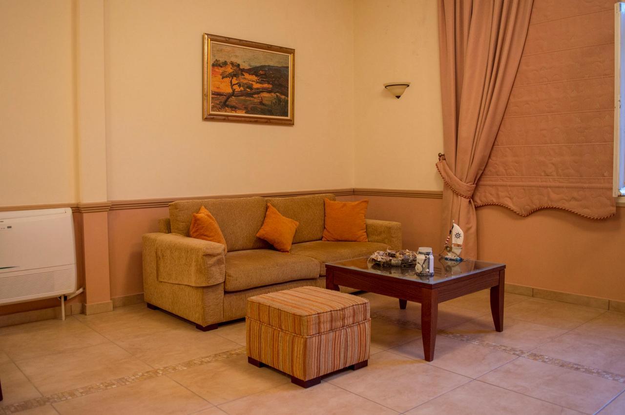 Hotel Oiti Loutra Ipatis Buitenkant foto