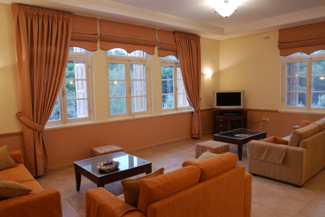 Hotel Oiti Loutra Ipatis Buitenkant foto